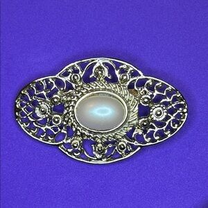 Vintage Gold Tone Open Filigree design with faux pearl brooch pin